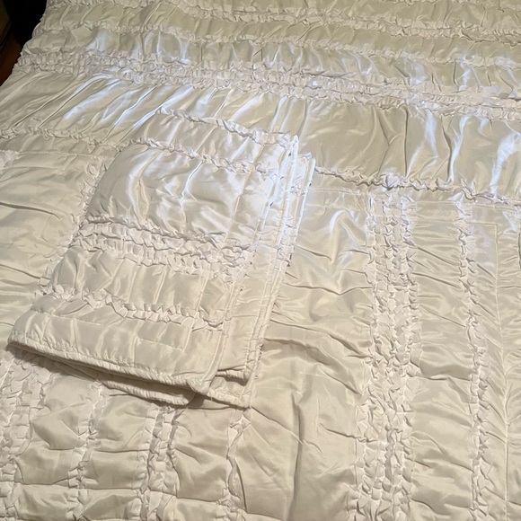 King size duvet-spread cover and two king size pillow stamps. - Picture 3 of 5